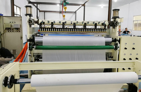 熱熔噴（pēn）膠複合生產線